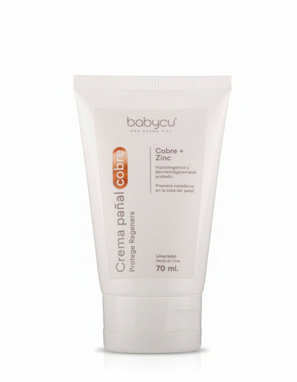 Tubo de crema de pañal BabyCu con cobre y zinc sobre fondo blanco, hipoalergénica y dermatológicamente probada, 70 ml.
